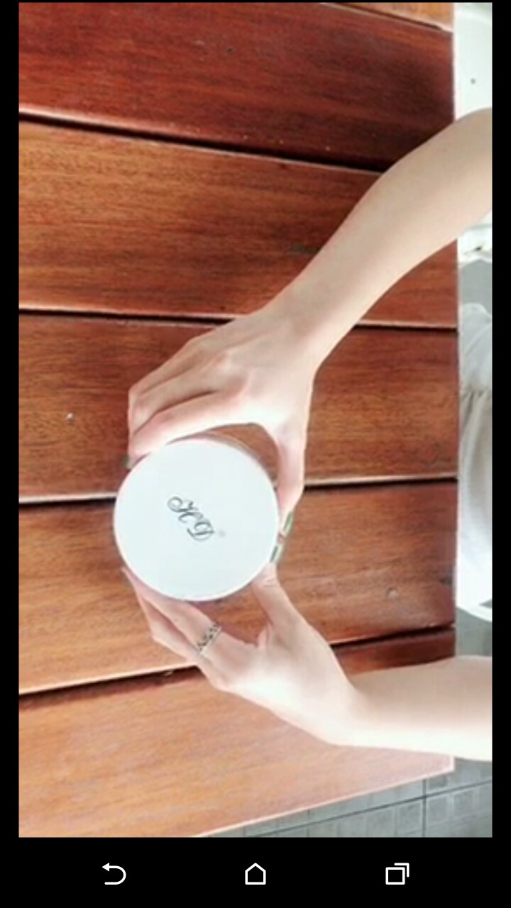clip khách sử dụng sản phẩm ellydas white uv cream